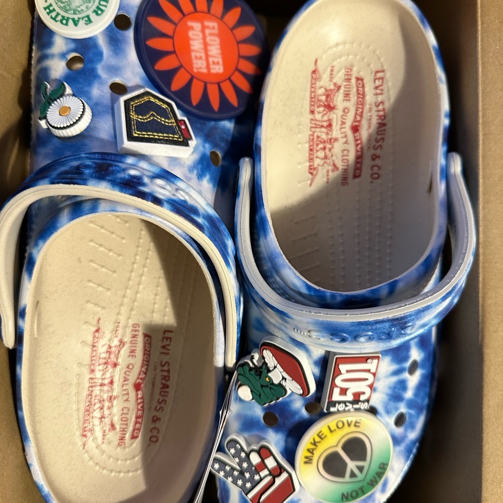 Levi’s Clogs - Picture 2 of 2